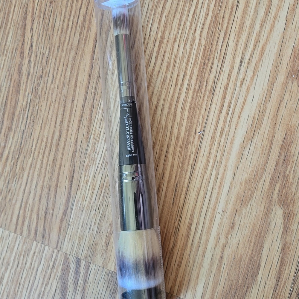 Heavenly Luxe Complexion Perfection Brush #7 - Picture 2 of 5
